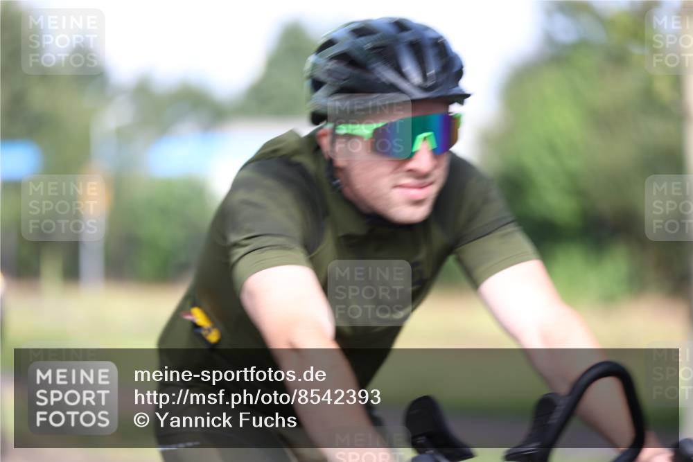 10.08.2025 - GEWOBA Citytriathlon Bremen Yannick Fuchs http://msf.ph/oto/8542393 10.08.2025 10:40:33 Radfahren 1, 23, 39, 47, 65, 125, 229, 368, 505 meine-sportfotos.de