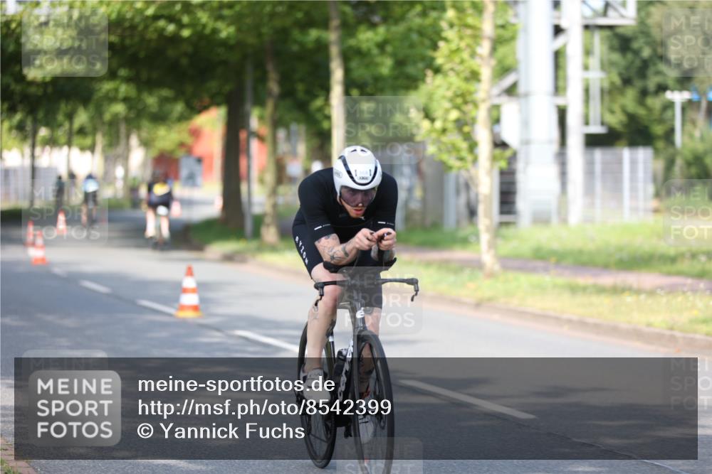 10.08.2025 - GEWOBA Citytriathlon Bremen Yannick Fuchs http://msf.ph/oto/8542399 10.08.2025 10:40:37 Radfahren 23, 39, 65, 67, 125, 141, 229, 368, 505 meine-sportfotos.de