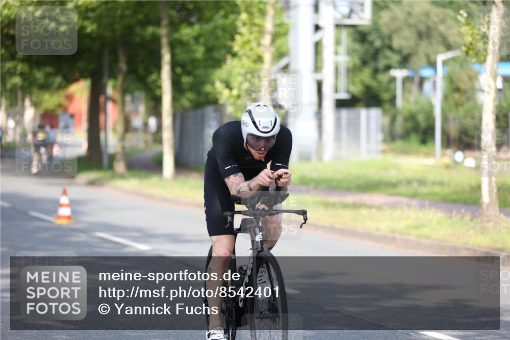 10.08.2025 - GEWOBA Citytriathlon Bremen Yannick Fuchs http://msf.ph/oto/8542401 10.08.2025 10:40:38 Radfahren 23, 39, 65, 67, 125, 141, 229, 368, 505 meine-sportfotos.de