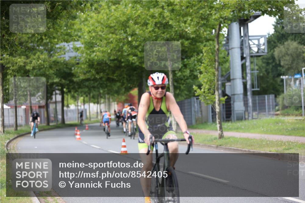 10.08.2025 - GEWOBA Citytriathlon Bremen Yannick Fuchs http://msf.ph/oto/8542405 10.08.2025 12:48:02 Radfahren 587, 656, 679, 699, 767, 884, 916, 927, 941, 943 meine-sportfotos.de