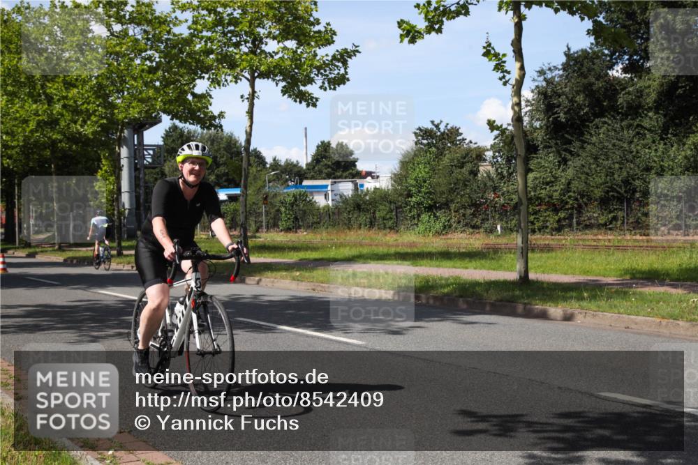 10.08.2025 - GEWOBA Citytriathlon Bremen Yannick Fuchs http://msf.ph/oto/8542409 10.08.2025 14:32:18 Radfahren 104, 105, 113, 284, 299, 344, 355, 359, 362, 366, 370, 376, 393, 411, 433, 463, 489, 508 meine-sportfotos.de