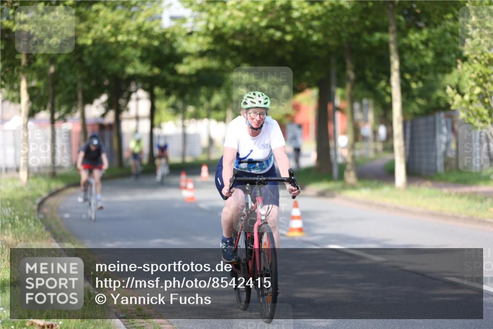 10.08.2025 - GEWOBA Citytriathlon Bremen Yannick Fuchs http://msf.ph/oto/8542415 10.08.2025 10:40:43 Radfahren 23, 67, 73, 141, 368, 431, 505 meine-sportfotos.de