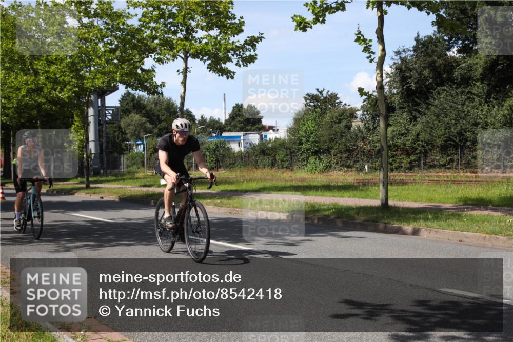 10.08.2025 - GEWOBA Citytriathlon Bremen Yannick Fuchs http://msf.ph/oto/8542418 10.08.2025 14:32:21 Radfahren 104, 105, 113, 284, 299, 344, 355, 359, 362, 366, 370, 376, 393, 433, 463, 489, 508 meine-sportfotos.de
