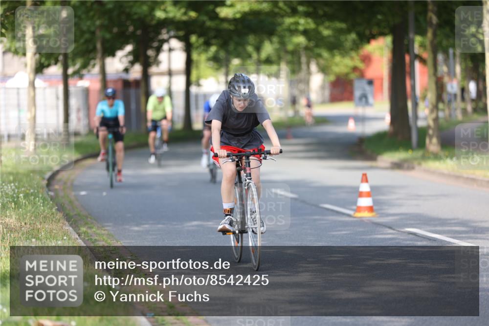 10.08.2025 - GEWOBA Citytriathlon Bremen Yannick Fuchs http://msf.ph/oto/8542425 10.08.2025 10:40:45 Radfahren 23, 67, 73, 141, 368, 431, 505 meine-sportfotos.de