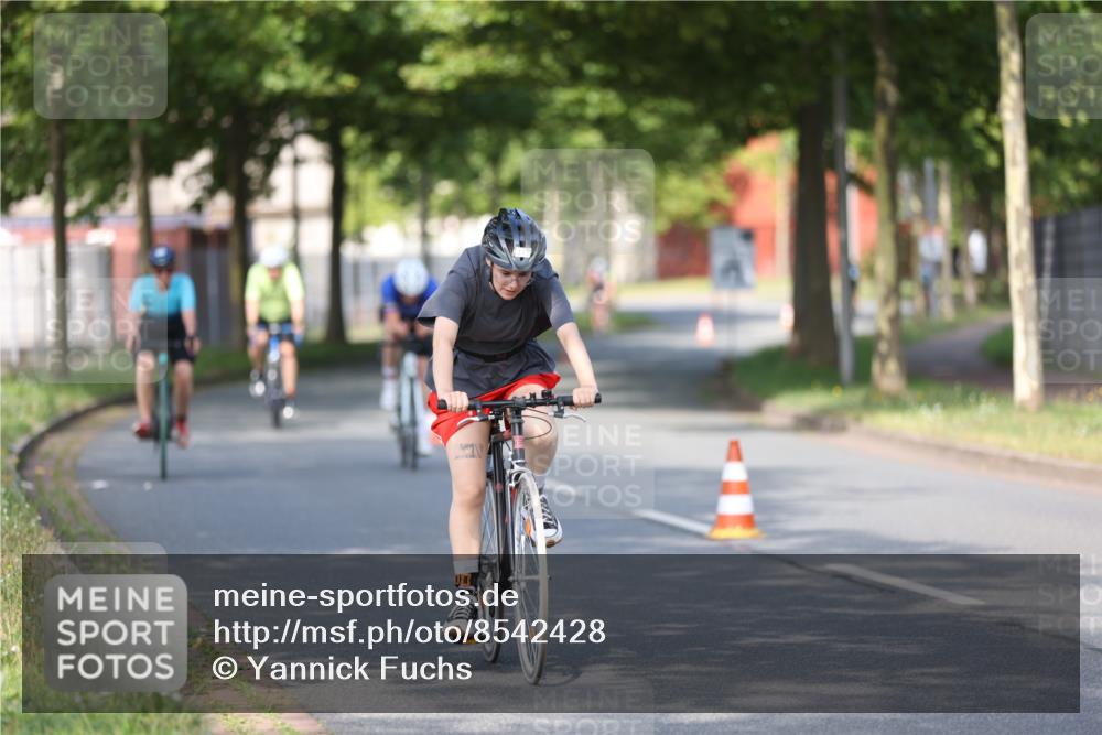 10.08.2025 - GEWOBA Citytriathlon Bremen Yannick Fuchs http://msf.ph/oto/8542428 10.08.2025 10:40:45 Radfahren 23, 67, 73, 141, 368, 431, 505 meine-sportfotos.de