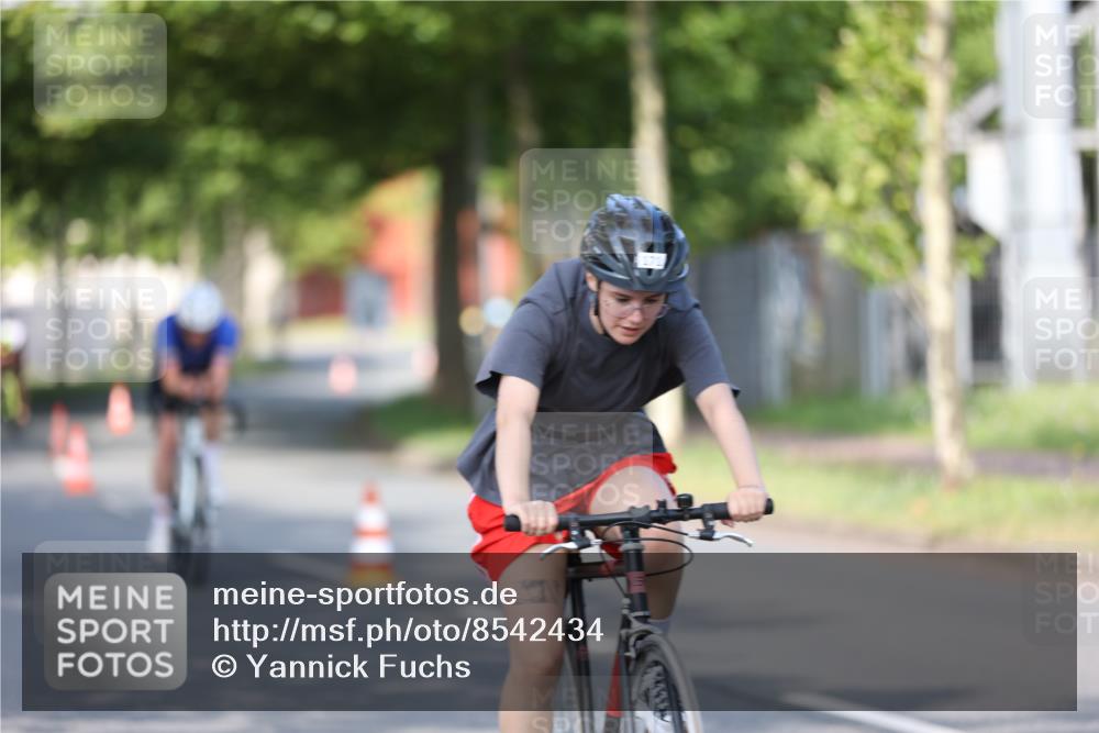 10.08.2025 - GEWOBA Citytriathlon Bremen Yannick Fuchs http://msf.ph/oto/8542434 10.08.2025 10:40:46 Radfahren 23, 67, 73, 141, 368, 431, 505 meine-sportfotos.de
