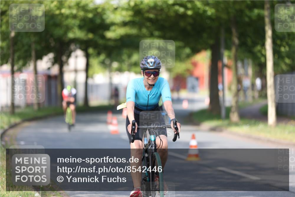 10.08.2025 - GEWOBA Citytriathlon Bremen Yannick Fuchs http://msf.ph/oto/8542446 10.08.2025 10:40:48 Radfahren 23, 67, 73, 139, 141, 368, 431, 505 meine-sportfotos.de