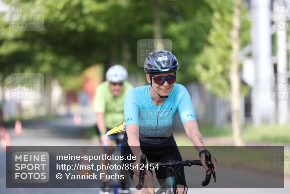 10.08.2025 - GEWOBA Citytriathlon Bremen Yannick Fuchs http://msf.ph/oto/8542454 10.08.2025 10:40:49 Radfahren 23, 67, 73, 139, 141, 368, 431, 505 meine-sportfotos.de