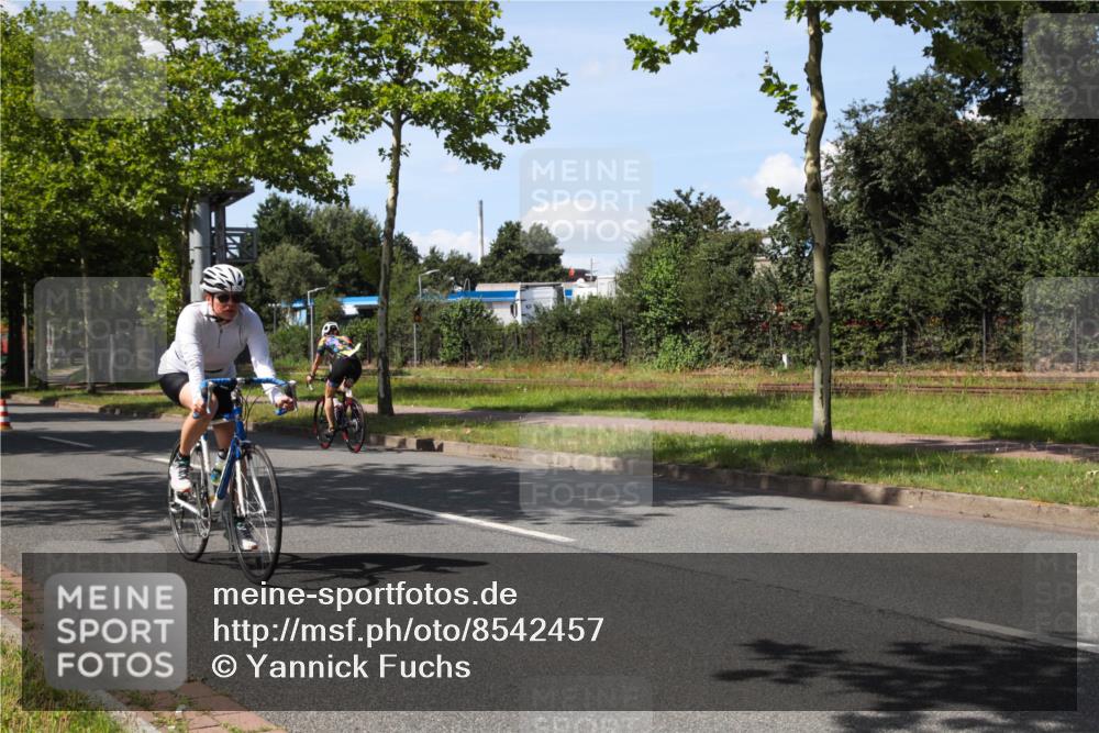 10.08.2025 - GEWOBA Citytriathlon Bremen Yannick Fuchs http://msf.ph/oto/8542457 10.08.2025 14:32:26 Radfahren 105, 113, 284, 299, 344, 355, 362, 366, 370, 393, 433, 463, 489, 508 meine-sportfotos.de