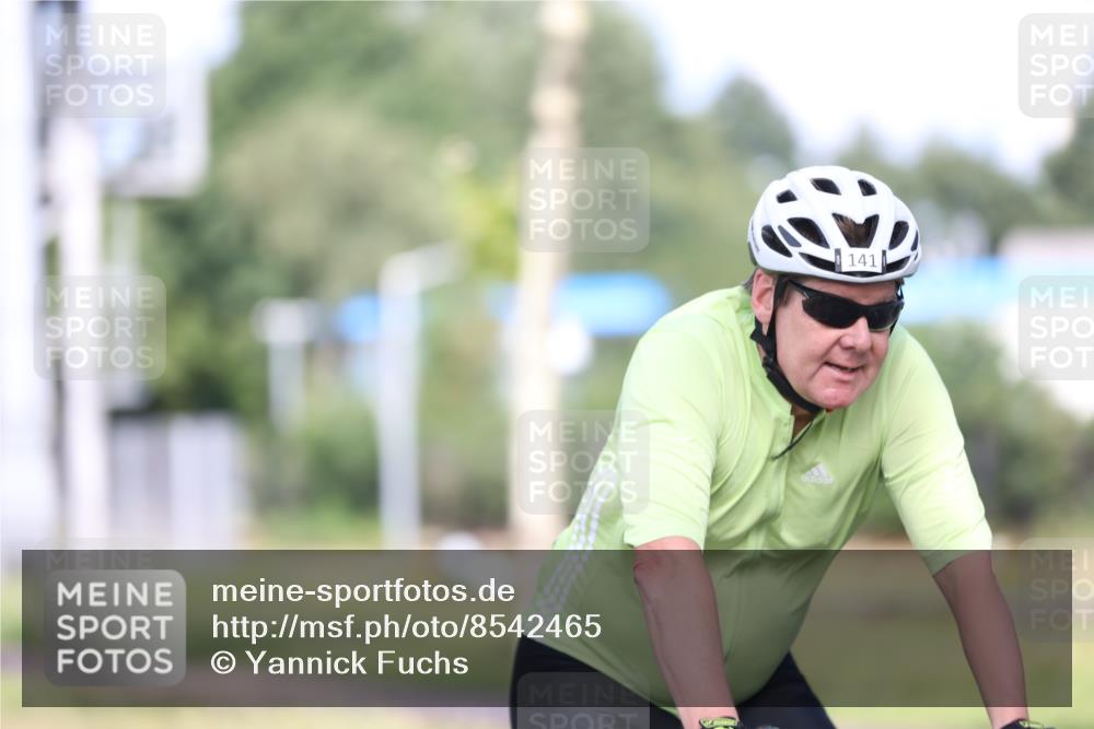 10.08.2025 - GEWOBA Citytriathlon Bremen Yannick Fuchs http://msf.ph/oto/8542465 10.08.2025 10:40:50 Radfahren 23, 67, 73, 139, 141, 237, 368, 431, 505 meine-sportfotos.de