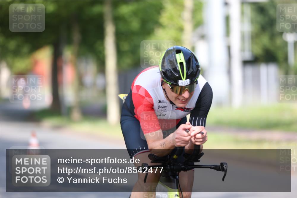 10.08.2025 - GEWOBA Citytriathlon Bremen Yannick Fuchs http://msf.ph/oto/8542477 10.08.2025 10:40:52 Radfahren 23, 37, 67, 73, 139, 141, 153, 237, 431, 505 meine-sportfotos.de