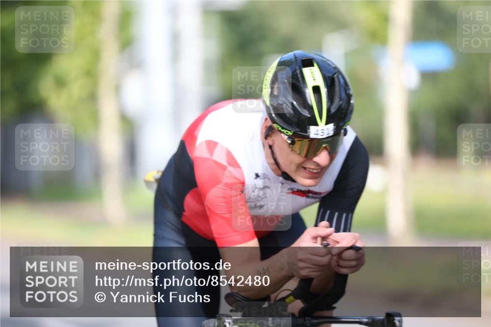 10.08.2025 - GEWOBA Citytriathlon Bremen Yannick Fuchs http://msf.ph/oto/8542480 10.08.2025 10:40:52 Radfahren 23, 37, 67, 73, 139, 141, 153, 237, 431, 505 meine-sportfotos.de
