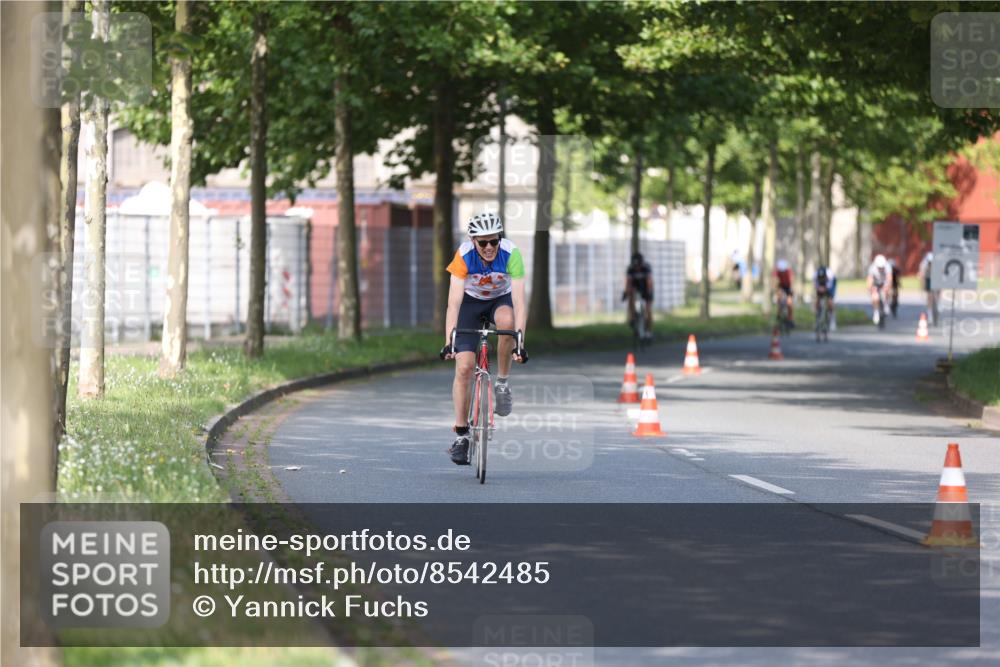 10.08.2025 - GEWOBA Citytriathlon Bremen Yannick Fuchs http://msf.ph/oto/8542485 10.08.2025 10:40:54 Radfahren 37, 67, 73, 139, 141, 153, 237, 431, 505 meine-sportfotos.de