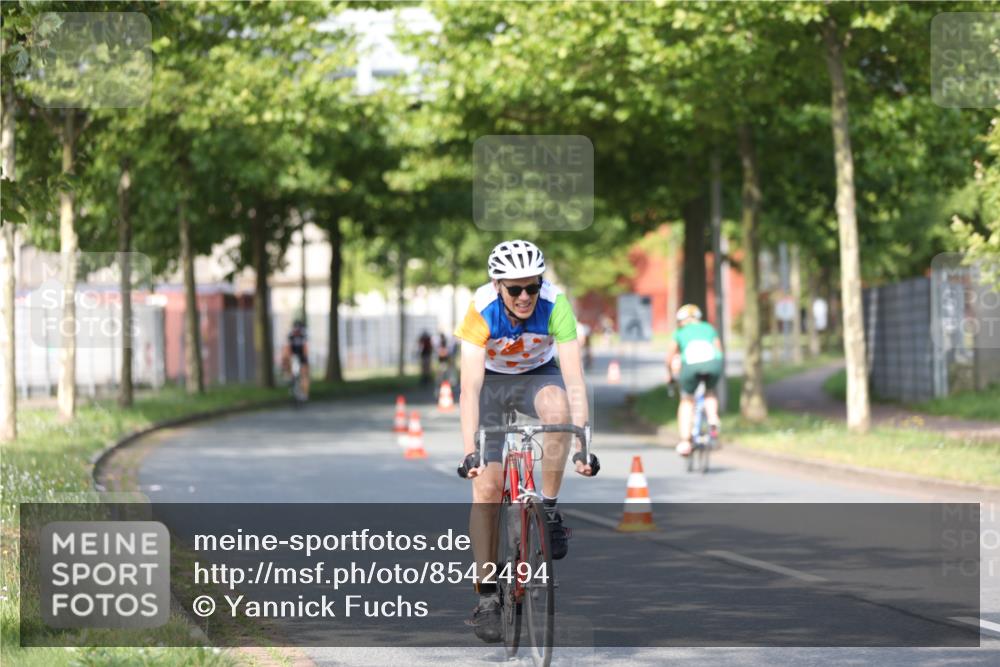 10.08.2025 - GEWOBA Citytriathlon Bremen Yannick Fuchs http://msf.ph/oto/8542494 10.08.2025 10:40:56 Radfahren 37, 67, 73, 139, 141, 153, 203, 237, 369, 431 meine-sportfotos.de