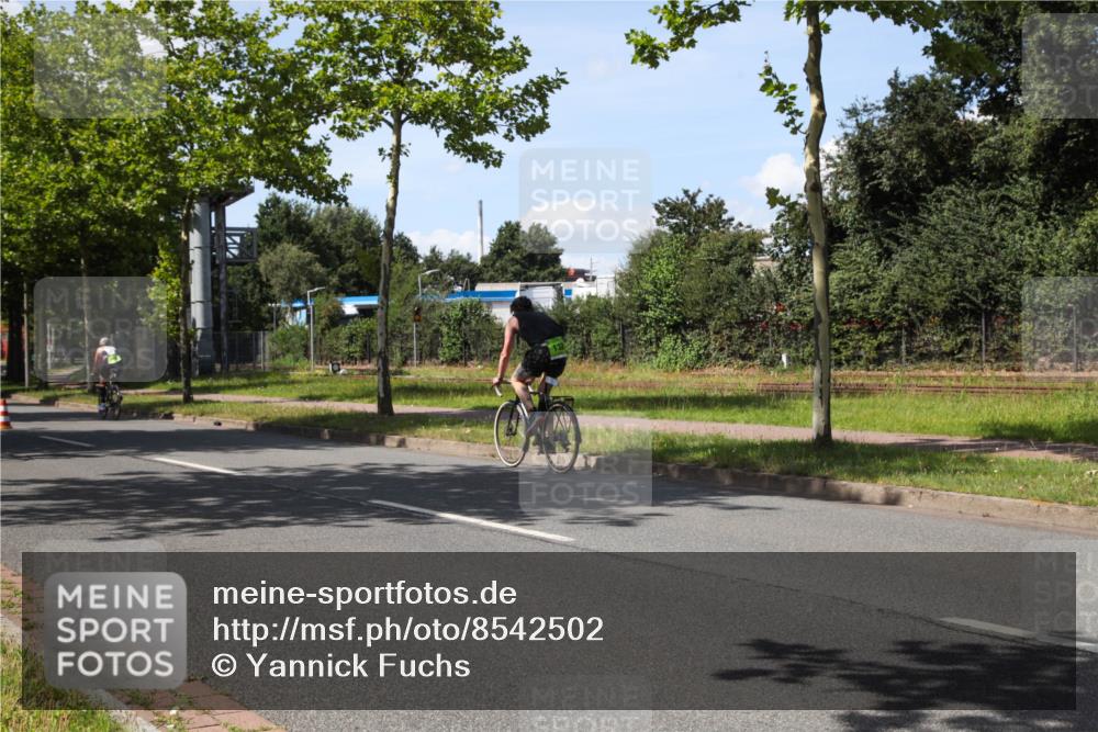 10.08.2025 - GEWOBA Citytriathlon Bremen Yannick Fuchs http://msf.ph/oto/8542502 10.08.2025 14:32:30 Radfahren 105, 284, 299, 355, 362, 370, 393, 420, 433, 463, 489 meine-sportfotos.de