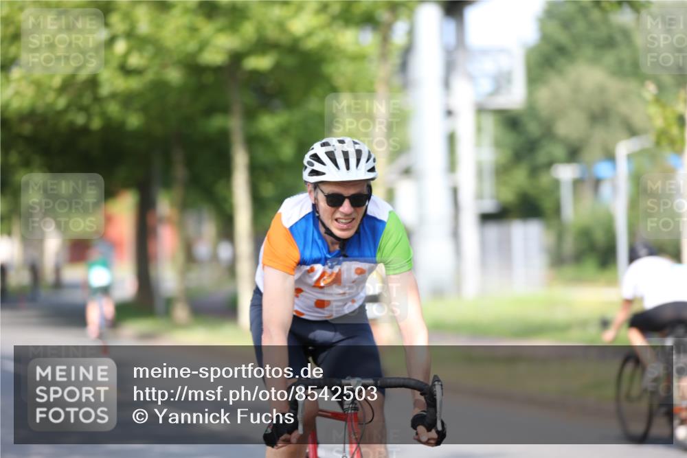 10.08.2025 - GEWOBA Citytriathlon Bremen Yannick Fuchs http://msf.ph/oto/8542503 10.08.2025 10:40:57 Radfahren 37, 67, 73, 139, 141, 153, 203, 237, 369, 431 meine-sportfotos.de