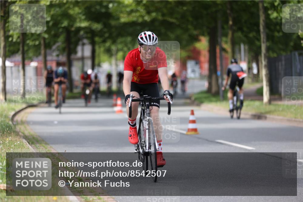 10.08.2025 - GEWOBA Citytriathlon Bremen Yannick Fuchs http://msf.ph/oto/8542507 10.08.2025 12:48:35 Radfahren 564, 616, 627, 630, 657, 687, 717, 793, 839, 857, 876, 897, 1026 meine-sportfotos.de