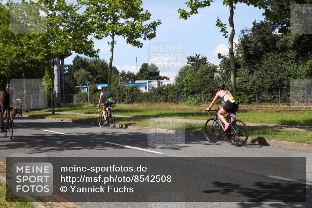 10.08.2025 - GEWOBA Citytriathlon Bremen Yannick Fuchs http://msf.ph/oto/8542508 10.08.2025 14:32:31 Radfahren 105, 284, 299, 355, 370, 393, 420, 463, 489 meine-sportfotos.de