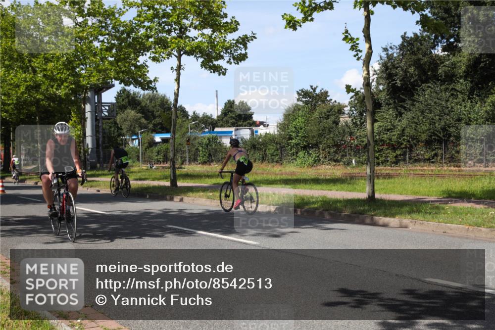 10.08.2025 - GEWOBA Citytriathlon Bremen Yannick Fuchs http://msf.ph/oto/8542513 10.08.2025 14:32:31 Radfahren 105, 284, 299, 355, 370, 393, 420, 463, 489 meine-sportfotos.de