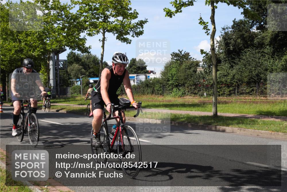 10.08.2025 - GEWOBA Citytriathlon Bremen Yannick Fuchs http://msf.ph/oto/8542517 10.08.2025 14:32:32 Radfahren 105, 284, 299, 355, 370, 393, 420, 489 meine-sportfotos.de