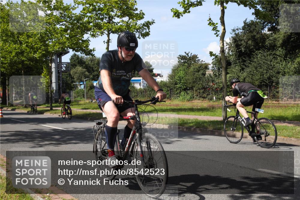 10.08.2025 - GEWOBA Citytriathlon Bremen Yannick Fuchs http://msf.ph/oto/8542523 10.08.2025 14:32:33 Radfahren 105, 284, 299, 370, 393, 420, 489 meine-sportfotos.de