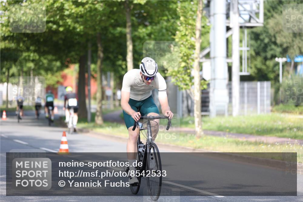 10.08.2025 - GEWOBA Citytriathlon Bremen Yannick Fuchs http://msf.ph/oto/8542533 10.08.2025 10:41:04 Radfahren 37, 73, 139, 153, 203, 237, 369, 431 meine-sportfotos.de