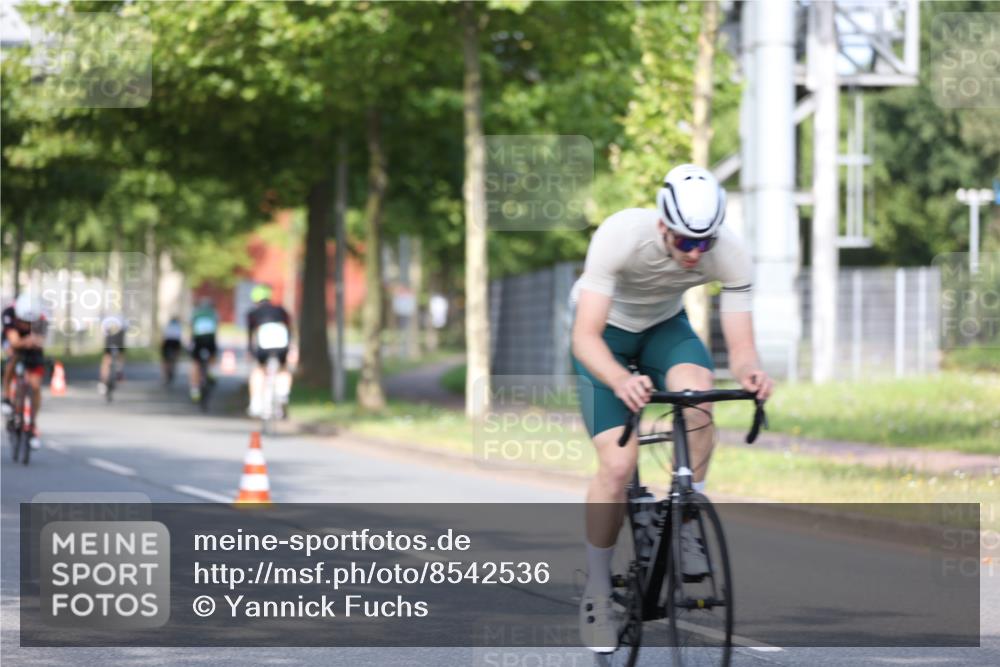 10.08.2025 - GEWOBA Citytriathlon Bremen Yannick Fuchs http://msf.ph/oto/8542536 10.08.2025 10:41:04 Radfahren 37, 73, 139, 153, 203, 237, 369, 431 meine-sportfotos.de