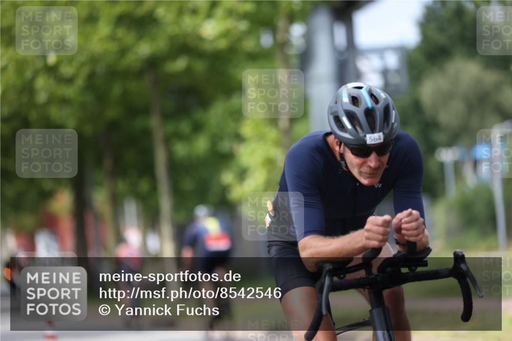 10.08.2025 - GEWOBA Citytriathlon Bremen Yannick Fuchs http://msf.ph/oto/8542546 10.08.2025 12:48:39 Radfahren 564, 616, 621, 627, 630, 655, 657, 687, 717, 793, 839, 857, 876, 897, 932, 1026 meine-sportfotos.de