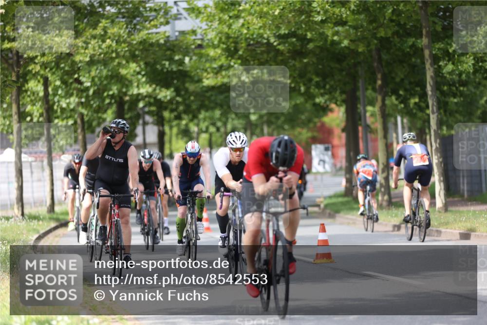 10.08.2025 - GEWOBA Citytriathlon Bremen Yannick Fuchs http://msf.ph/oto/8542553 10.08.2025 12:48:40 Radfahren 564, 616, 621, 627, 630, 655, 657, 687, 717, 793, 839, 857, 876, 897, 932, 1026 meine-sportfotos.de