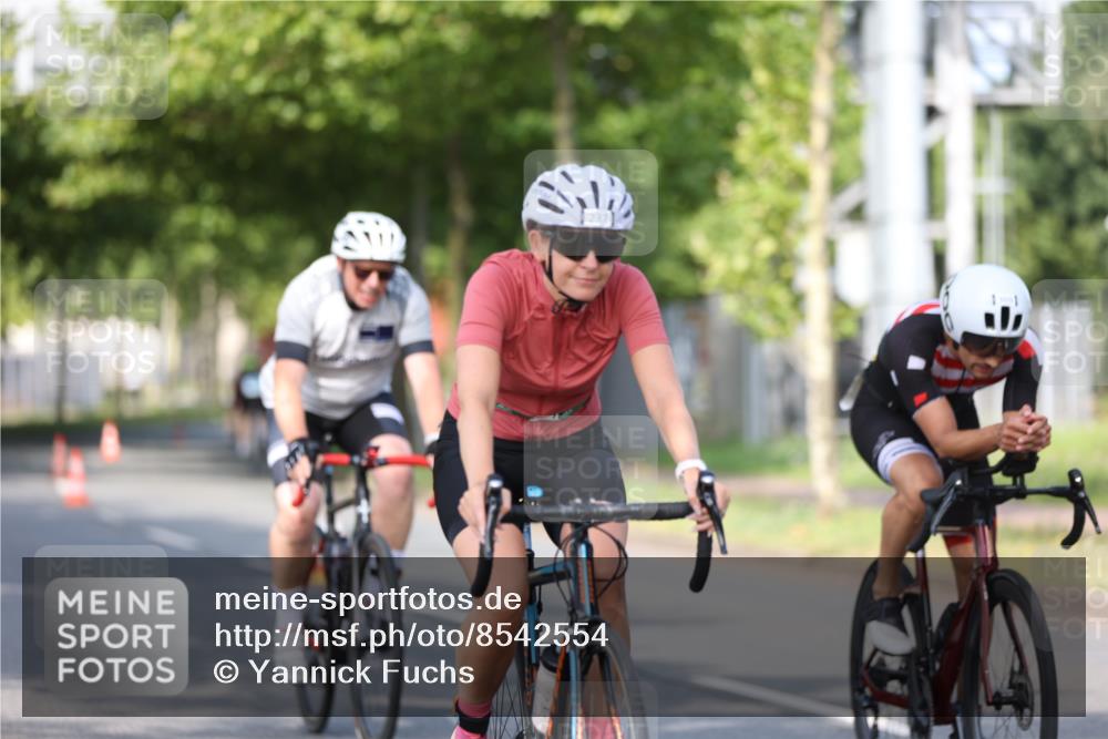 10.08.2025 - GEWOBA Citytriathlon Bremen Yannick Fuchs http://msf.ph/oto/8542554 10.08.2025 10:41:07 Radfahren 37, 73, 139, 153, 203, 237, 369 meine-sportfotos.de