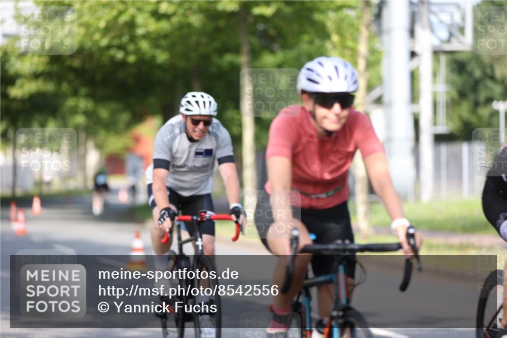 10.08.2025 - GEWOBA Citytriathlon Bremen Yannick Fuchs http://msf.ph/oto/8542556 10.08.2025 10:41:07 Radfahren 37, 73, 139, 153, 203, 237, 369 meine-sportfotos.de