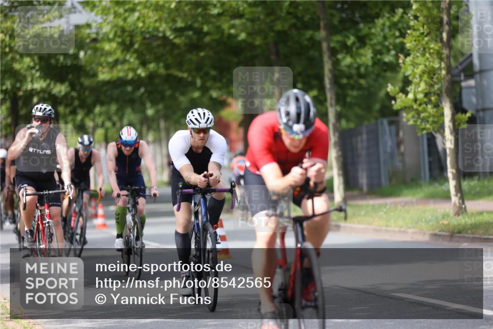 10.08.2025 - GEWOBA Citytriathlon Bremen Yannick Fuchs http://msf.ph/oto/8542565 10.08.2025 12:48:40 Radfahren 564, 616, 621, 627, 630, 655, 657, 687, 717, 793, 839, 857, 876, 897, 932, 1026 meine-sportfotos.de