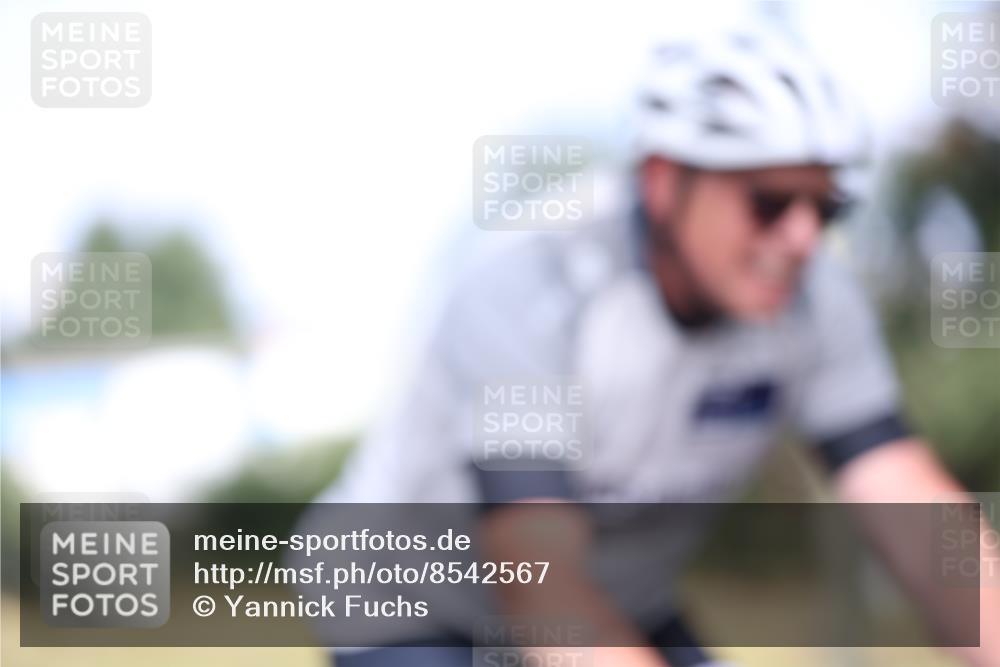 10.08.2025 - GEWOBA Citytriathlon Bremen Yannick Fuchs http://msf.ph/oto/8542567 10.08.2025 10:41:08 Radfahren 37, 139, 153, 203, 237, 369 meine-sportfotos.de