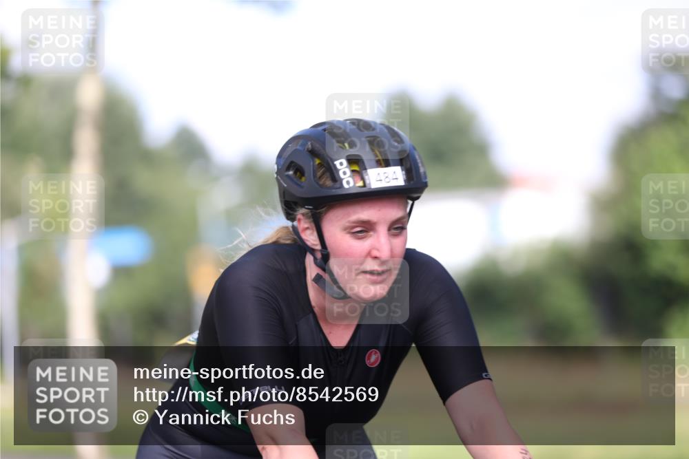 10.08.2025 - GEWOBA Citytriathlon Bremen Yannick Fuchs http://msf.ph/oto/8542569 10.08.2025 10:41:34 Radfahren 3, 15, 191, 195, 395, 484 meine-sportfotos.de
