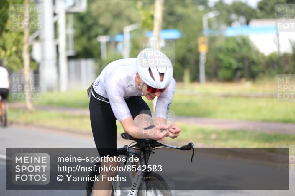10.08.2025 - GEWOBA Citytriathlon Bremen Yannick Fuchs http://msf.ph/oto/8542583 10.08.2025 10:41:45 Radfahren 3, 9, 177, 223, 395, 410 meine-sportfotos.de