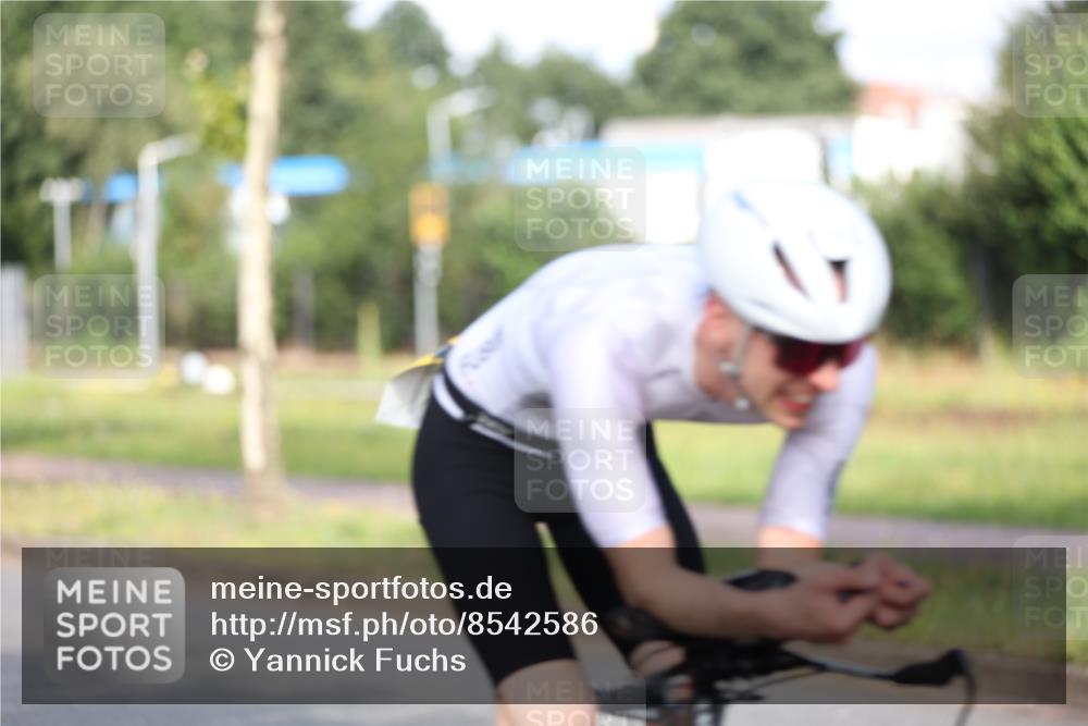 10.08.2025 - GEWOBA Citytriathlon Bremen Yannick Fuchs http://msf.ph/oto/8542586 10.08.2025 10:41:45 Radfahren 3, 9, 177, 223, 395, 410 meine-sportfotos.de