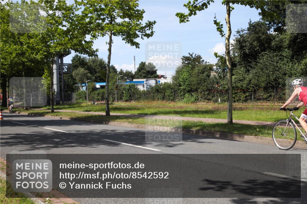 10.08.2025 - GEWOBA Citytriathlon Bremen Yannick Fuchs http://msf.ph/oto/8542592 10.08.2025 14:32:43 Radfahren 15, 82, 96, 118, 243, 393, 420, 435 meine-sportfotos.de