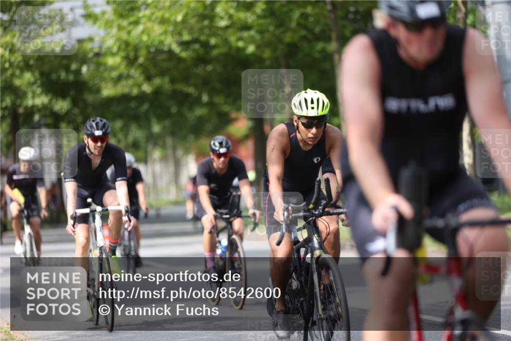 10.08.2025 - GEWOBA Citytriathlon Bremen Yannick Fuchs http://msf.ph/oto/8542600 10.08.2025 12:48:42 Radfahren 564, 578, 616, 621, 627, 630, 655, 657, 687, 717, 793, 839, 857, 876, 897, 932, 1026 meine-sportfotos.de