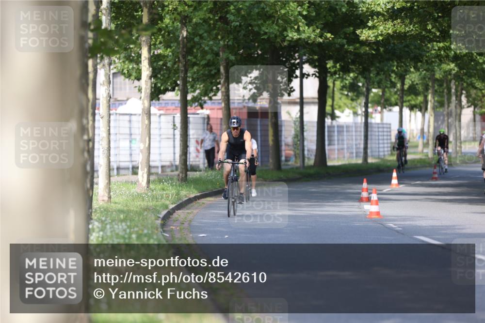 10.08.2025 - GEWOBA Citytriathlon Bremen Yannick Fuchs http://msf.ph/oto/8542610 10.08.2025 10:41:49 Radfahren 3, 9, 177, 223, 395, 410 meine-sportfotos.de