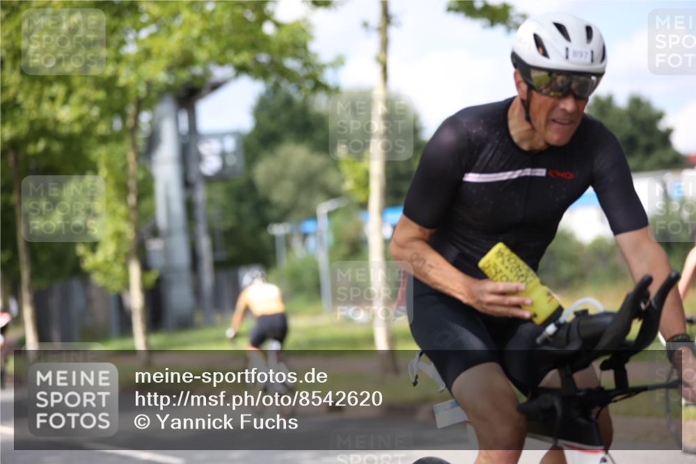 10.08.2025 - GEWOBA Citytriathlon Bremen Yannick Fuchs http://msf.ph/oto/8542620 10.08.2025 12:48:45 Radfahren 564, 578, 616, 621, 627, 630, 655, 657, 687, 717, 788, 793, 857, 876, 897, 932, 1026 meine-sportfotos.de
