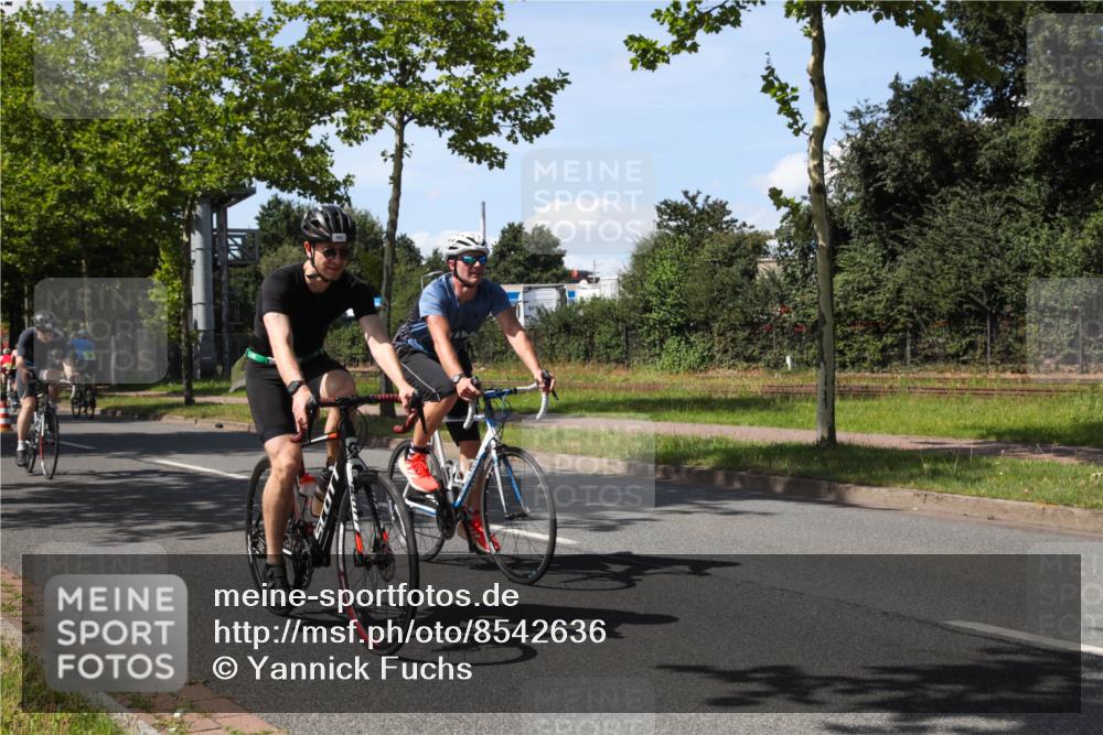 10.08.2025 - GEWOBA Citytriathlon Bremen Yannick Fuchs http://msf.ph/oto/8542636 10.08.2025 14:32:49 Radfahren 15, 82, 96, 118, 122, 243, 357, 387, 420, 435, 501 meine-sportfotos.de