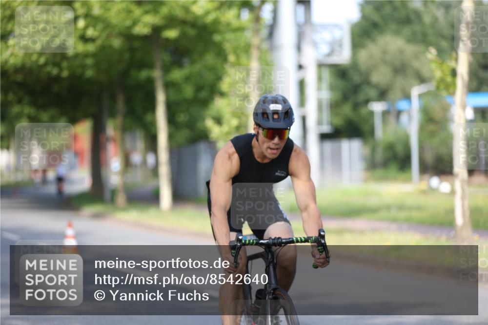 10.08.2025 - GEWOBA Citytriathlon Bremen Yannick Fuchs http://msf.ph/oto/8542640 10.08.2025 10:41:53 Radfahren 3, 9, 41, 177, 223, 395, 410 meine-sportfotos.de