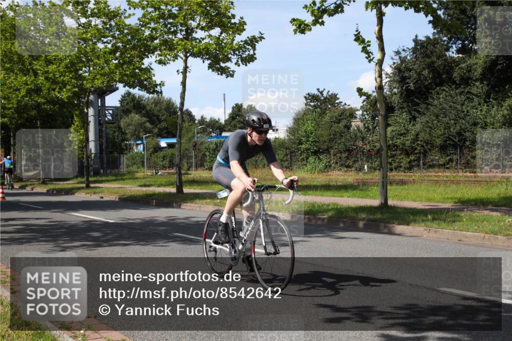 10.08.2025 - GEWOBA Citytriathlon Bremen Yannick Fuchs http://msf.ph/oto/8542642 10.08.2025 14:32:50 Radfahren 15, 82, 96, 118, 122, 243, 357, 387, 420, 435, 501 meine-sportfotos.de
