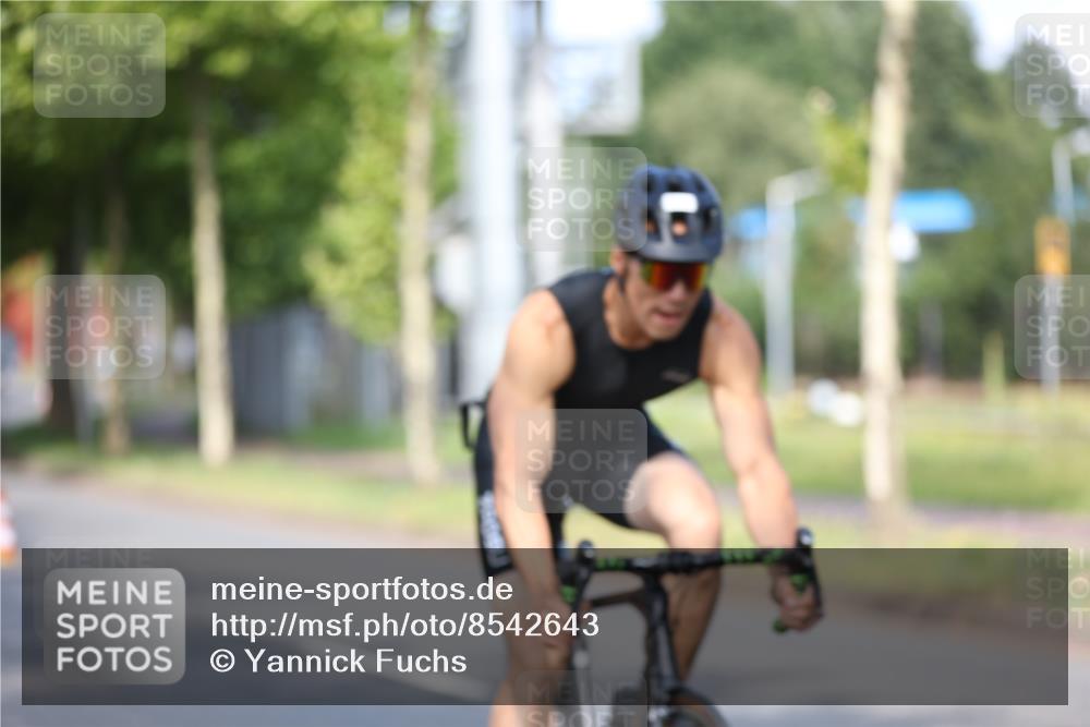 10.08.2025 - GEWOBA Citytriathlon Bremen Yannick Fuchs http://msf.ph/oto/8542643 10.08.2025 10:41:53 Radfahren 3, 9, 41, 177, 223, 395, 410 meine-sportfotos.de
