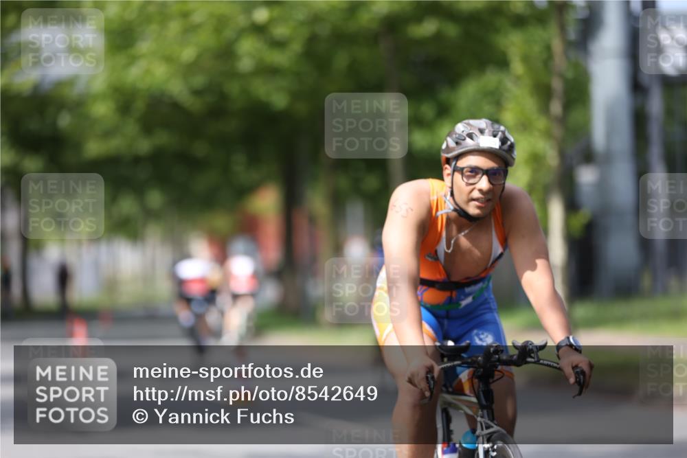10.08.2025 - GEWOBA Citytriathlon Bremen Yannick Fuchs http://msf.ph/oto/8542649 10.08.2025 12:48:49 Radfahren 564, 578, 616, 621, 627, 630, 649, 655, 657, 687, 717, 788, 793, 857, 876, 897, 932, 1010, 1026 meine-sportfotos.de