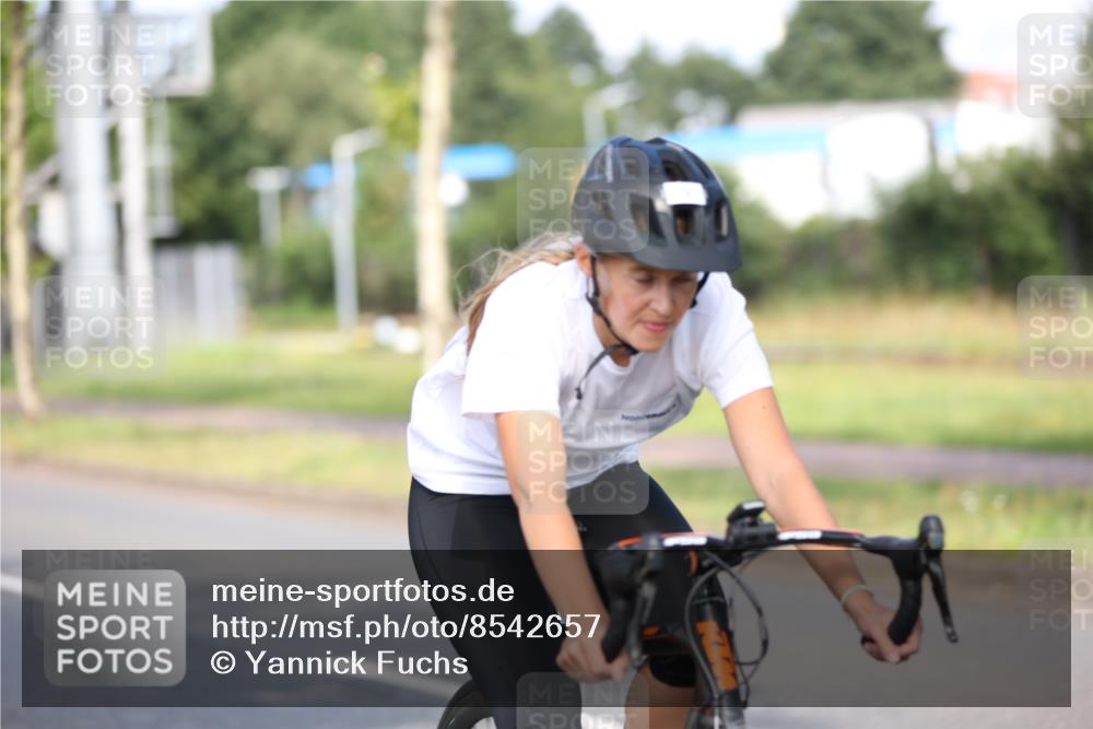 10.08.2025 - GEWOBA Citytriathlon Bremen Yannick Fuchs http://msf.ph/oto/8542657 10.08.2025 10:41:55 Radfahren 3, 9, 41, 177, 223, 395, 410 meine-sportfotos.de