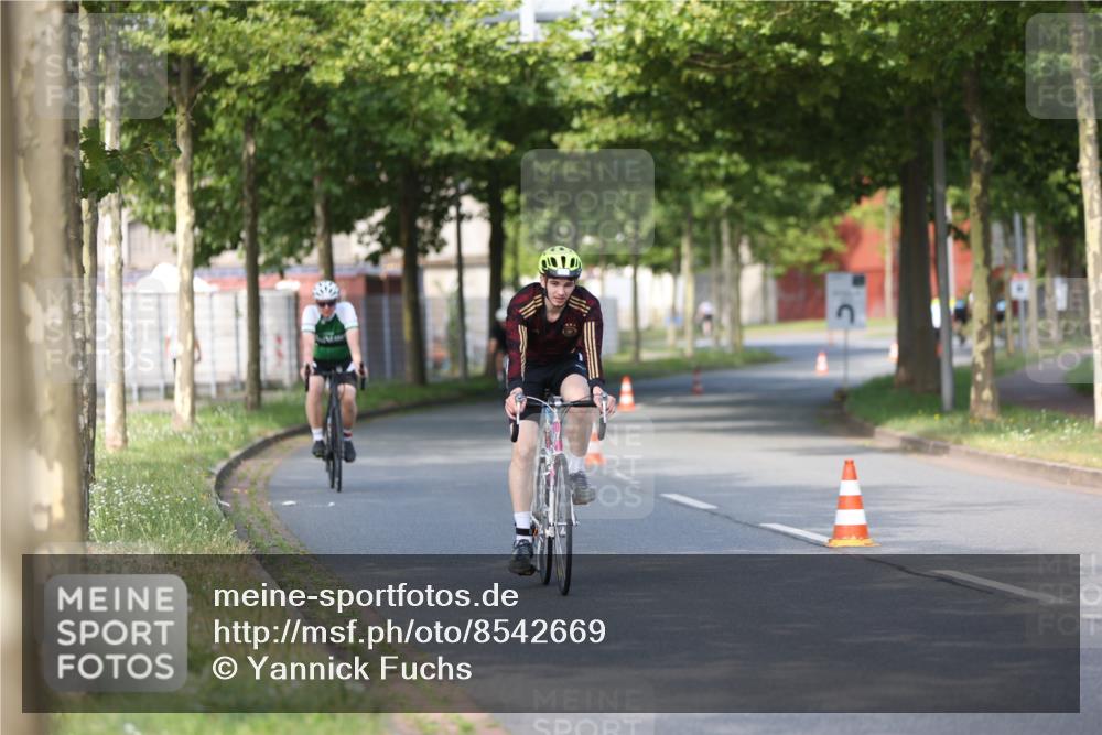 10.08.2025 - GEWOBA Citytriathlon Bremen Yannick Fuchs http://msf.ph/oto/8542669 10.08.2025 10:41:57 Radfahren 3, 9, 41, 177, 223, 395, 410 meine-sportfotos.de