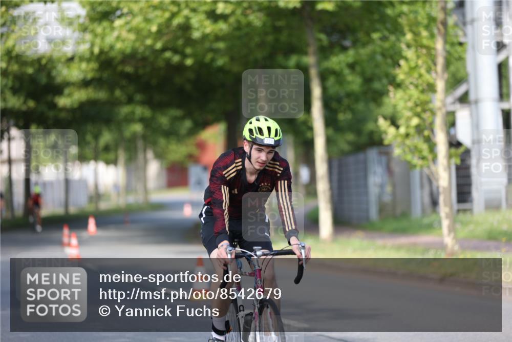 10.08.2025 - GEWOBA Citytriathlon Bremen Yannick Fuchs http://msf.ph/oto/8542679 10.08.2025 10:41:58 Radfahren 3, 9, 41, 177, 223, 395, 410 meine-sportfotos.de