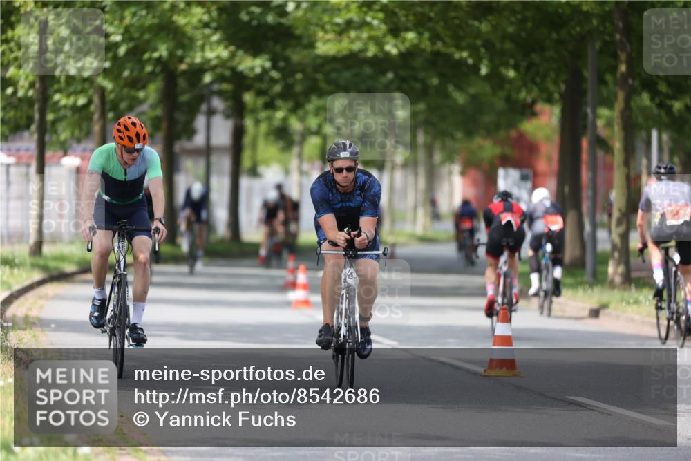 10.08.2025 - GEWOBA Citytriathlon Bremen Yannick Fuchs http://msf.ph/oto/8542686 10.08.2025 12:48:55 Radfahren 578, 616, 621, 627, 641, 649, 655, 657, 682, 687, 717, 788, 793, 857, 863, 897, 932, 950, 1010, 1027 meine-sportfotos.de