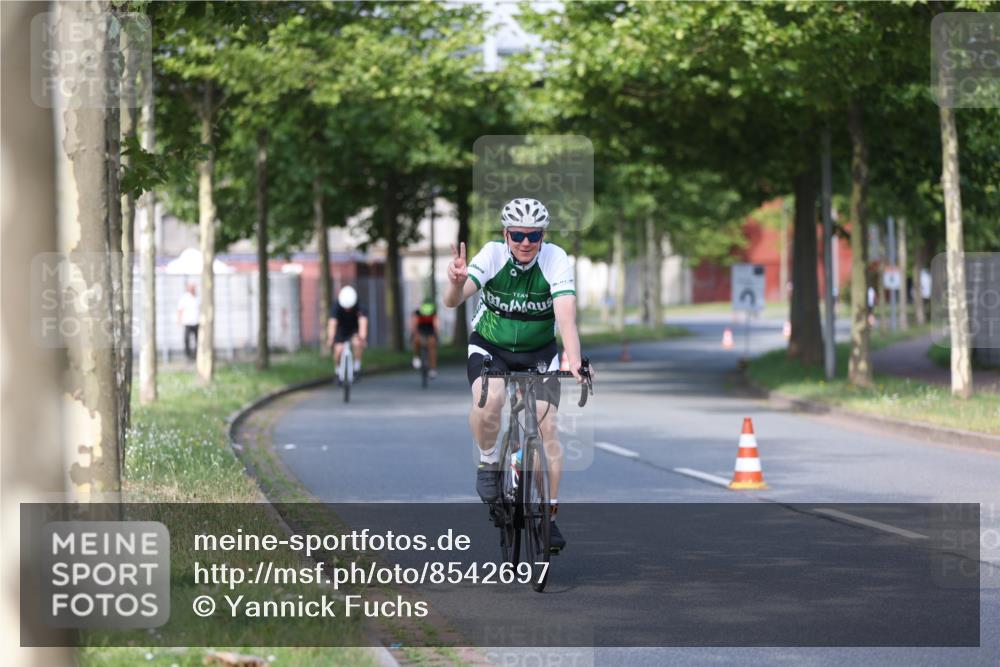 10.08.2025 - GEWOBA Citytriathlon Bremen Yannick Fuchs http://msf.ph/oto/8542697 10.08.2025 10:41:59 Radfahren 9, 41, 177, 223, 395, 410 meine-sportfotos.de